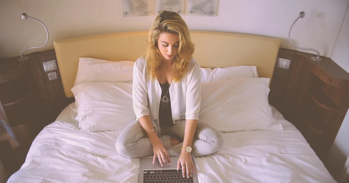 Blue Light Glasses Benefits and What the Evidence Shows