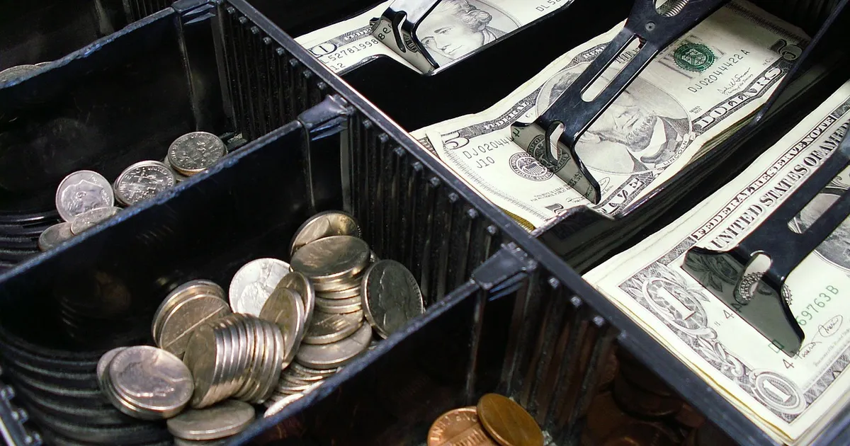 Family Dollar Customer Service Pay: How Much in 2026?
